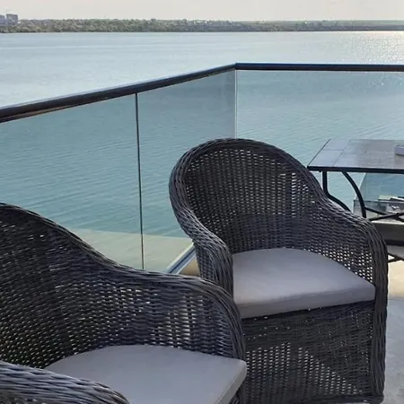 Crystal Luxury Apartment Mamaia Central