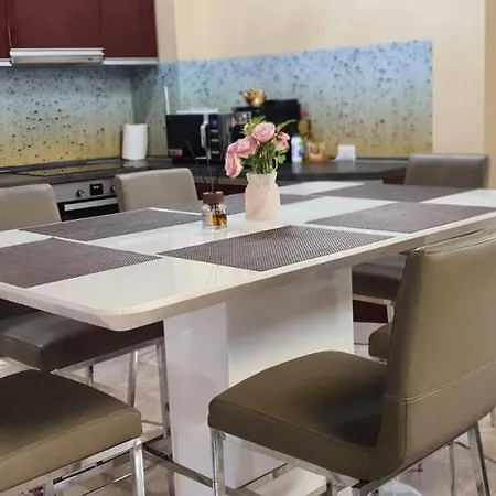 Crystal Luxury Apartment Mamaia Central *