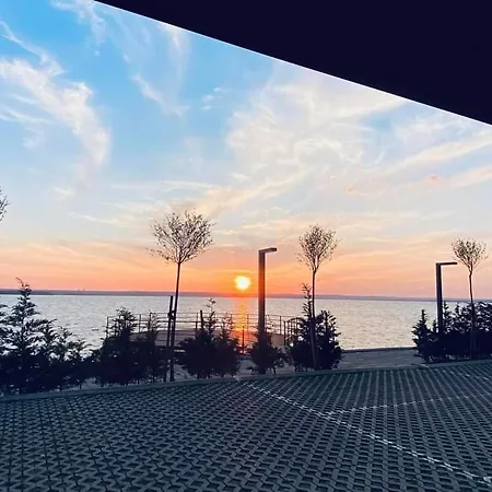 Crystal Luxury Apartment Mamaia Central * مامايا