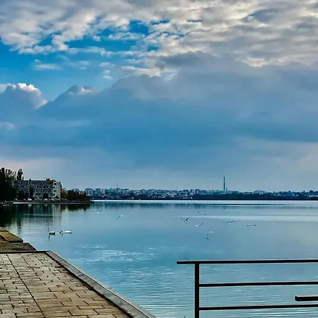 Crystal Luxury Apartment Mamaia Central